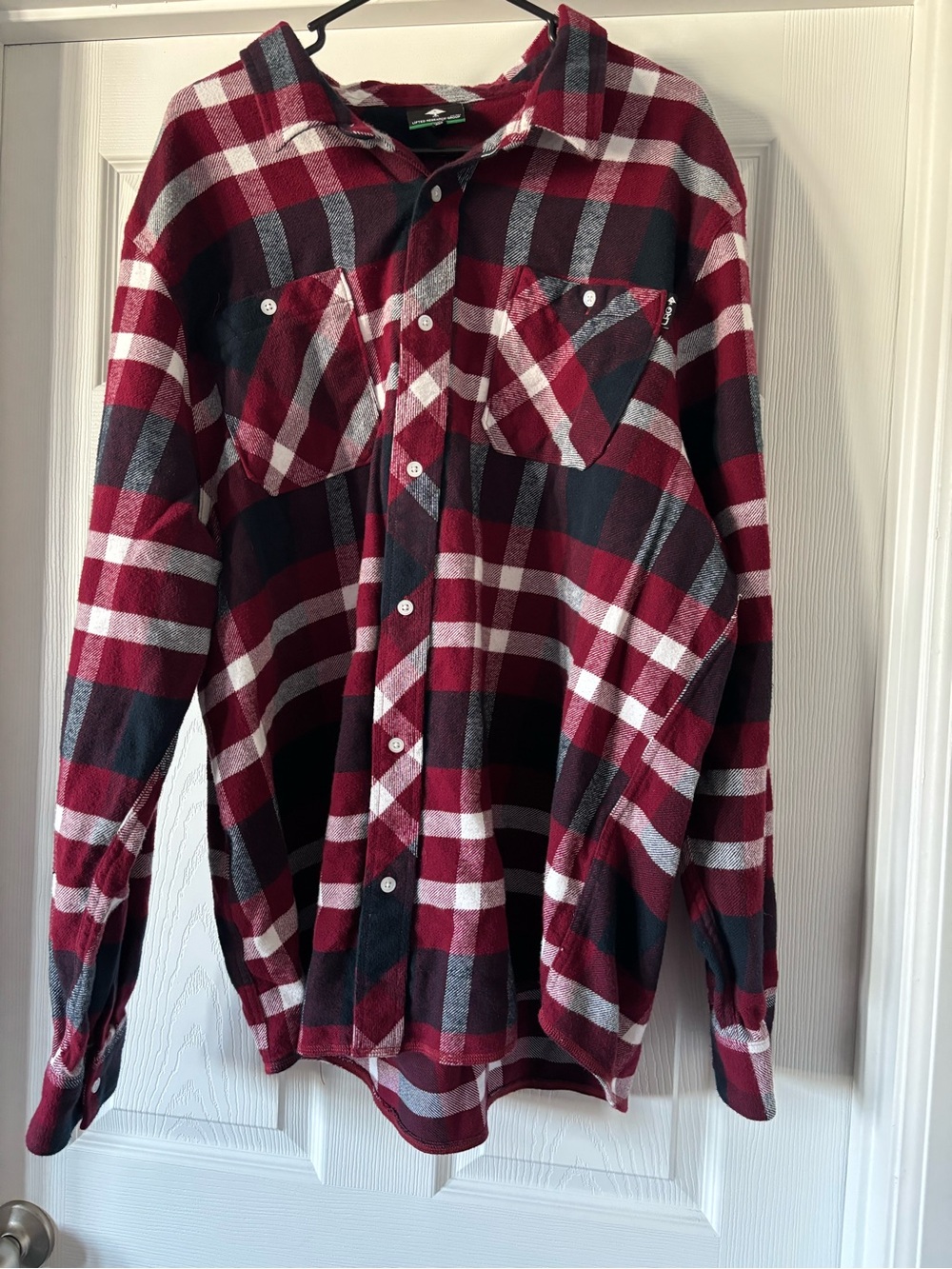 Lrg Men's Red and Black Plaid Button-Down Shirt